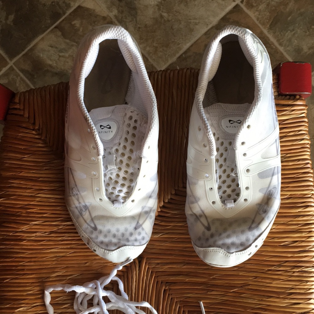 Cheer shoes